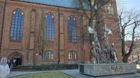 Millenniums- Denkmal  vor der Marienkirche 