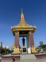 Statue von Norodom Sihanouk im Wat Botum Park