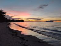 Sonnenuntergang am Beau Vallon Beach, Mahé 