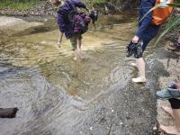 Bachdurchquerung auf dem Gialia Nature Trail bei Gialia, Zypern
