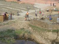Hier werden Ziegel geformt (Bangladesh)