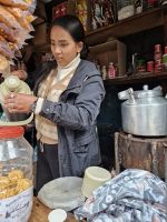 Masala Tee am Bahnhof in Darjeeling