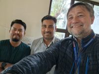 Busfahrer Bikram, Ravindra und Andrej