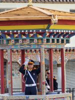Spaziergang durch die Hauptstraße von Thimphu