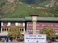 Spaziergang durch die Hauptstraße von Thimphu
