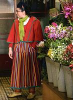 Auf dem Mercado dos Lavradores tragen die Blumenverkäuferinnen Trachten