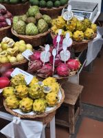 Tag 4 Blick auf exotische Früchte in der Markthalle Funchal 