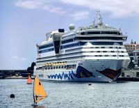 Im Hafen von Funchal liegt heute die AIDAbella