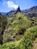 Am Hang des Zuckerhutes kleben Dörfchen