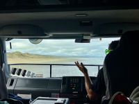 Wir fahren Bus im Wasser 