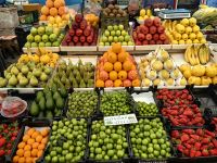 Schön drapiert, Obst auf dem Yesil Bazar