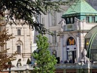 Spaziergang durch den Burggarten in Wien
