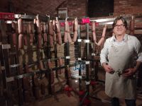 Besuch in der Macelleria, Lari 
