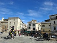 Zufahrt vom Rhoneradweg in die Altstadt Arles