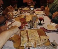 ein Abendessen im Elsass - wir teilen viele Flammkuchen 