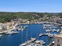 Bonifacio (Blick zum Hafen in der Unterstadt)