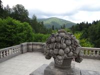 Sinaia, Schloss Peles, dieses Blumenkörbchen verwelkt nie. 