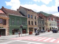 Brasov, schöne Häuser säumen die Hauptstraße.
