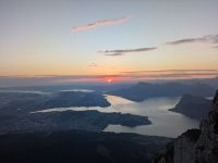 traumhafter Sonnenaufgang, Blick aus dem Hotelfenster über den Vierwaldstätter See.jpg