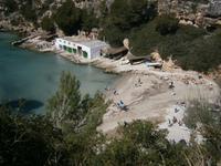 erste Badegäste in Cala Pi