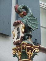 Basilisk als Wappenhalter