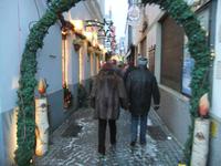 Weihnachtlich geschmückte Drosselgasse
