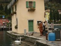 Entenfüttern vorm ehemaligen Zollhaus