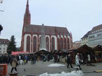 Würzburger Weihnachtsmarkt vor der Marienkapelle