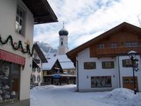 Blick auf die Pfarrkirche in Oberammergau