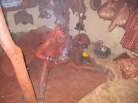 Himbafrau mit Räucherdeo