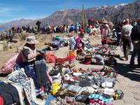 Souvenirhändler am Cruz del CÃ²ndor