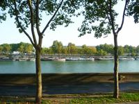 10-Stadtrundfahrt, Hausboote an der Seine