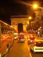 Nachtfahrt auf der Champs Elysees