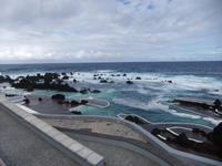 Überflutetes Meeres-Wasserbecken in Porto Moniz