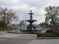 Quebec - Brunnen im Park vor dem Parlamentsgebäude der Provinz Quebec