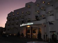 Hotel San Antonio in Buggiba bei Nacht