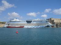 AIDAbella im Hafen von La Valletta