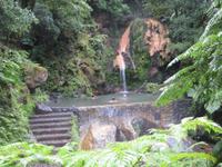 ... und hier kann man baden am Badewasserfall