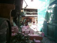 Colmar, Hinterhof mit Restaurant und Baugerüst