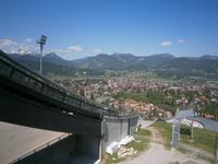 Blick vom Schanzentisch auf die Marktgemeinde Oberstdorf