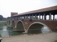 Überdachte Brücke vom Borgo Ticino in Pavia