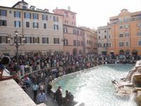 am Trevi-Brunnen