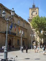 Tag Aix Marktplatz mit Rathaus und Uhrturm