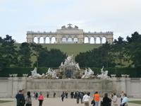 Neptunbrunnen und Gloriette