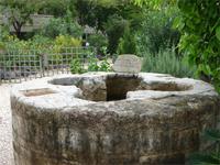 Taufbecken an der Brotvermehrungskirche