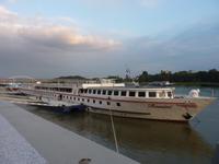 vordere Ansicht unseres schwimmenden Hotels