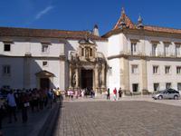 vor der Universität in Coimbra