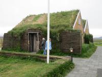 Rast an einem Torfhaus