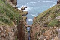 Natürliche Brücke an der Steilküste
