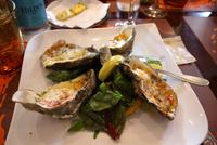 Gegrillte Austern bei unserem Abendessen im Fischrestaurant